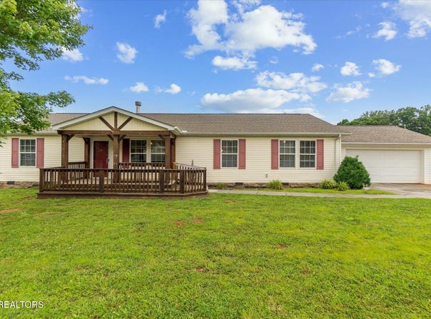 1019 Milldale Square Rd, Dandridge, TN 37725
