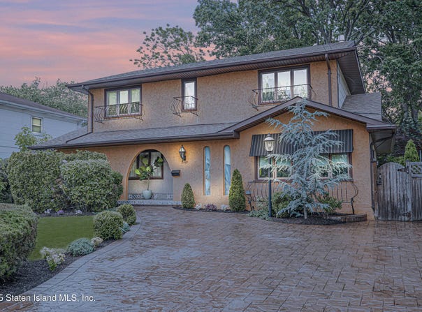 3569 Richmond Road, Staten Island, NY 10306