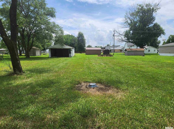 105 W 1ST Street, Ina, IL 62846