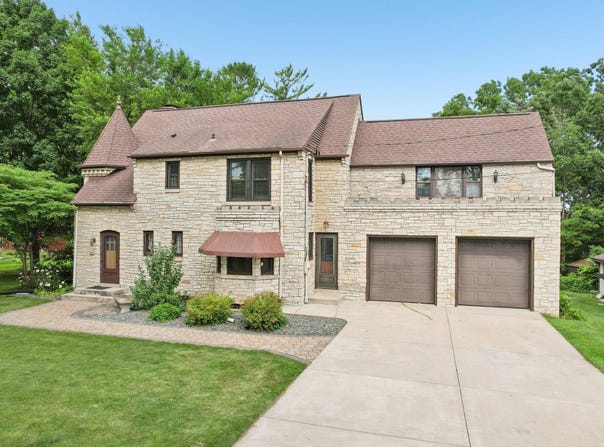 1003 Charles St, Watertown, WI 53094