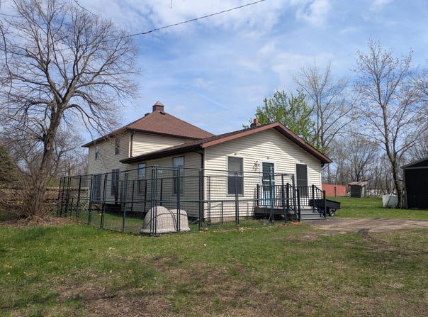 9320 E Division Road, Knox, IN 46534