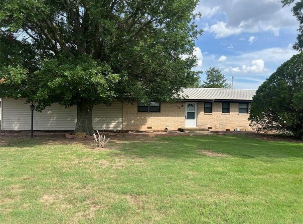 908 E Benton, Petrolia, TX 76377