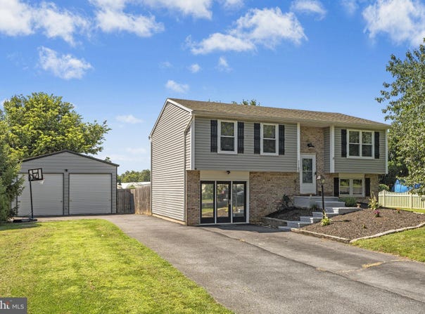 1165 STELLAR DRIVE, MOUNT JOY, PA 17552