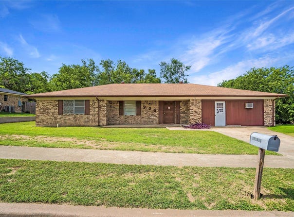 906 Lynn LN, Copperas Cove, TX 76522