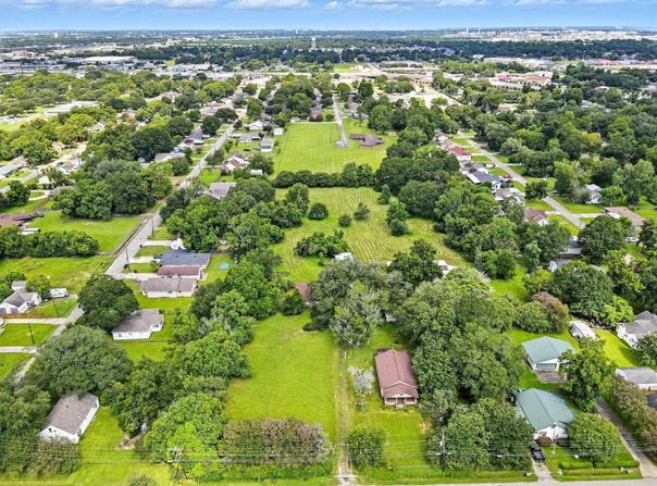 5427 32ND ST, Groves, TX 77619