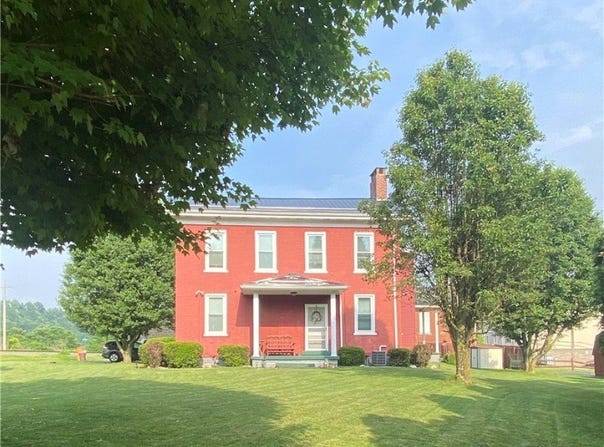 21 1st St, California, PA 15419