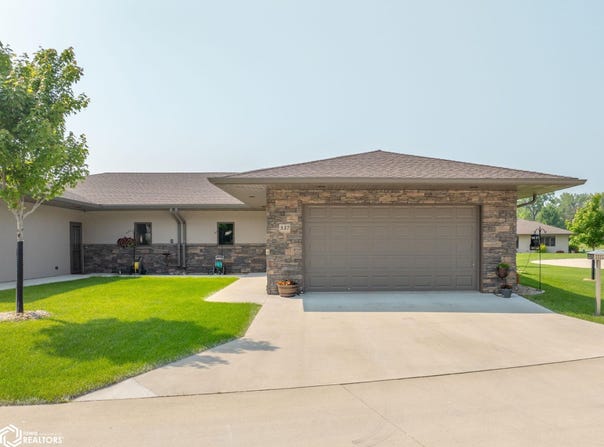537 River Bend Court, Mason City, IA 50401