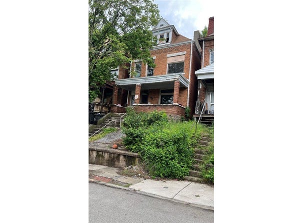 222 Luray St, Perry Hilltop, PA 15214