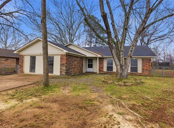 207 Fairway Drive, Conway, AR 72034