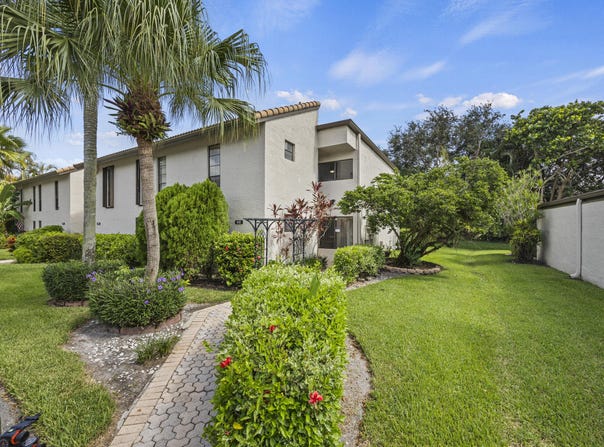 9713 N New River Canal Road, Plantation, FL 33324
