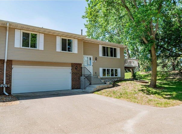 4699 Ridge Cliff Drive, Eagan, MN 55122