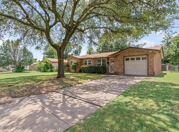 316 Thompson Drive, Saginaw, TX 76179