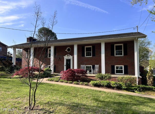 2215 Knob Creek Road, Johnson City, TN 37604