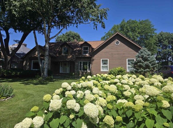 2015 HICKORY Lane, OSHKOSH, WI 54901