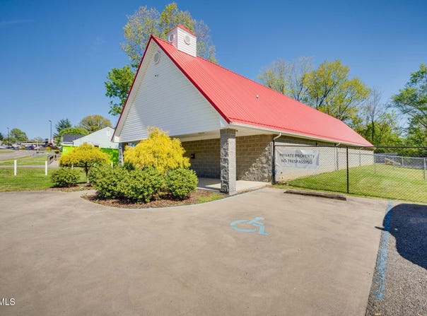 1045 North Wilcox Drive, Kingsport, TN 37660