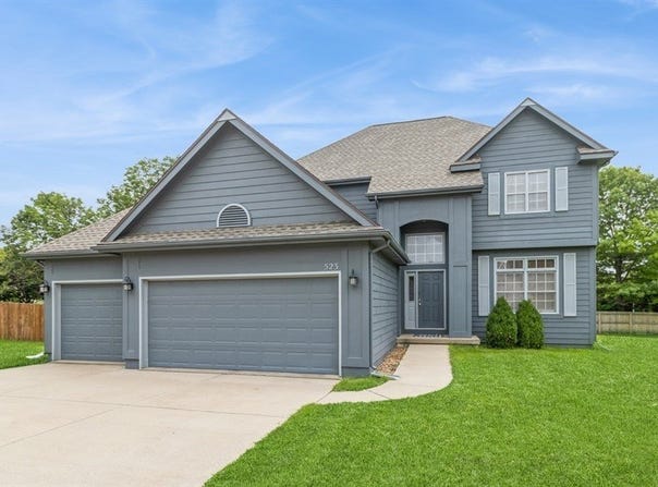 523 75th Court, West Des Moines, IA 50266