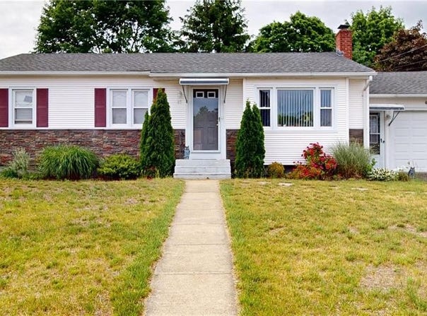 27 amherst Road, Warwick, RI 02889