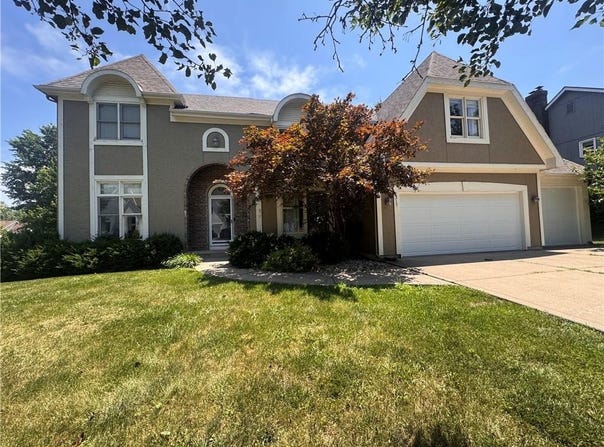 1317 E Sleepy Hollow Drive, Olathe, KS 66062