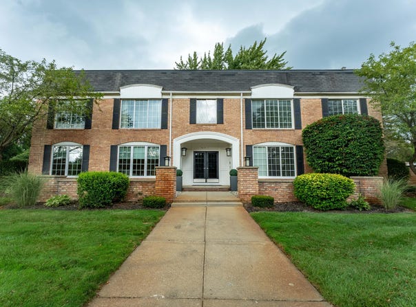 150 E Long Lake Road, Bloomfield Hills, MI 48304