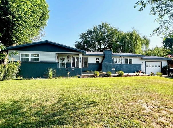 686 Gip Annie  RD, Harrison, AR 72601