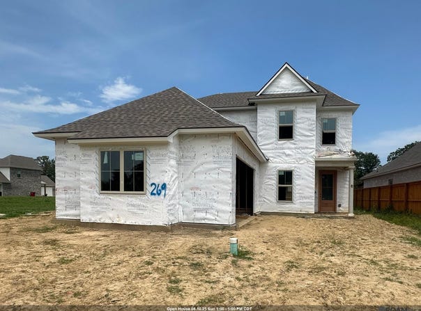 13276 Belle Reine Dr, Geismar, LA 70734