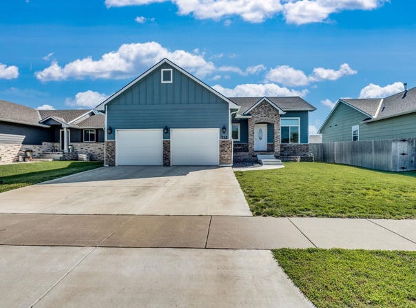 712 N Redbud Ave, Valley Center, KS 67147