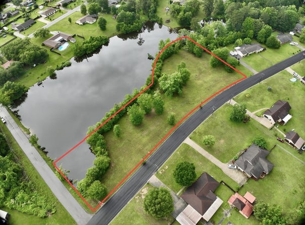 E Lakeview Dr, Columbia, MS 39429