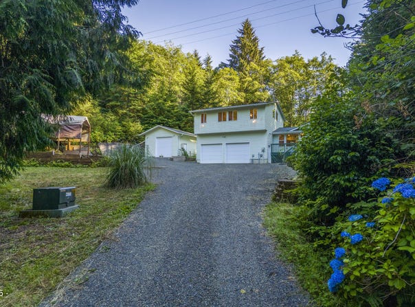 594 NE Newport Heights Drive, Newport, OR 97365