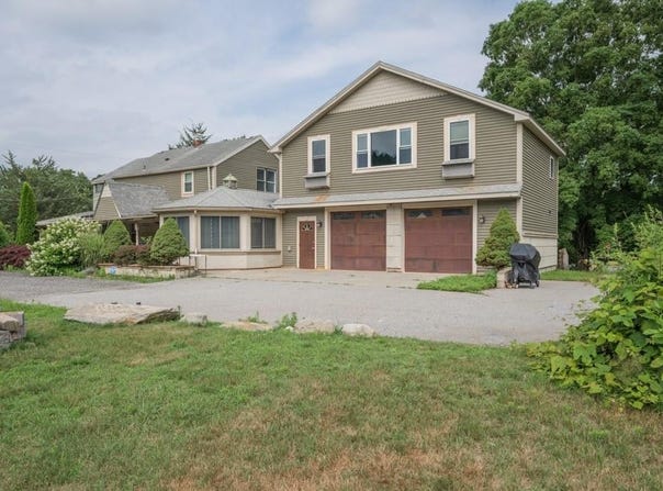 805 Farnum Pike, North Smithfield, RI 02896