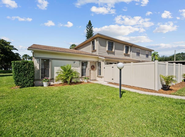 4451 Willow Pond Road, West Palm Beach, FL 33417