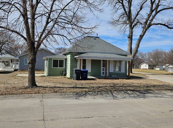 1402 10th Ave, Central City, NE 68826