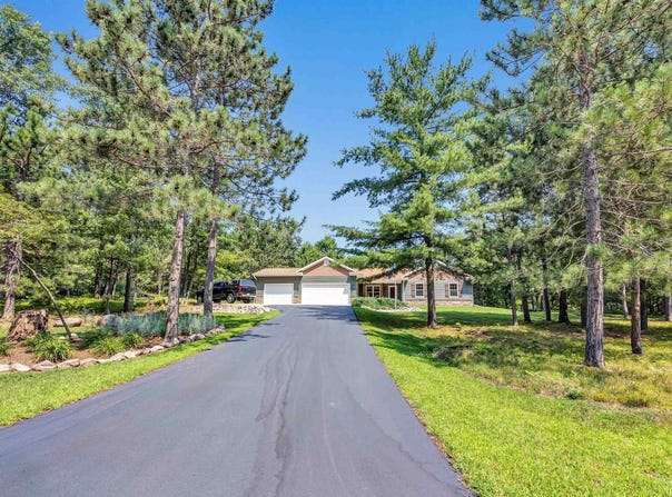 W5854 N OAK PARK Circle, SHAWANO, WI 54166-1893