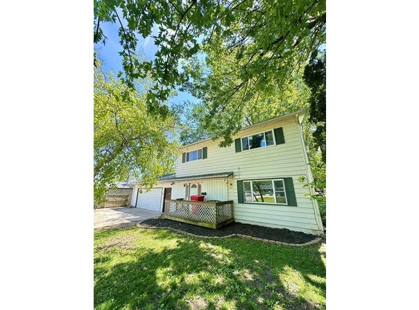 411 E Center Ave, Badger, IA 50516