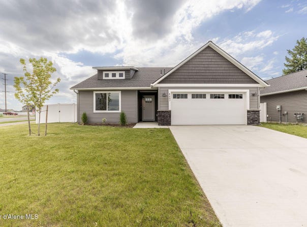 6407 W Bowmore Lane, Rathdrum, ID 83858