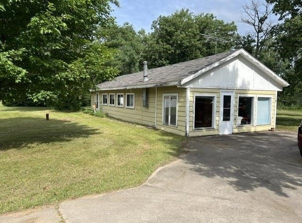 W11762 RAYS Lane, CRIVITZ, WI 54114
