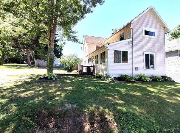 15 Knight Street, Hanover, NY 14136