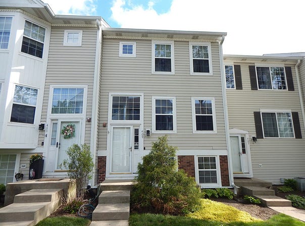 409 E Victoria Circle, North Aurora, IL 60542