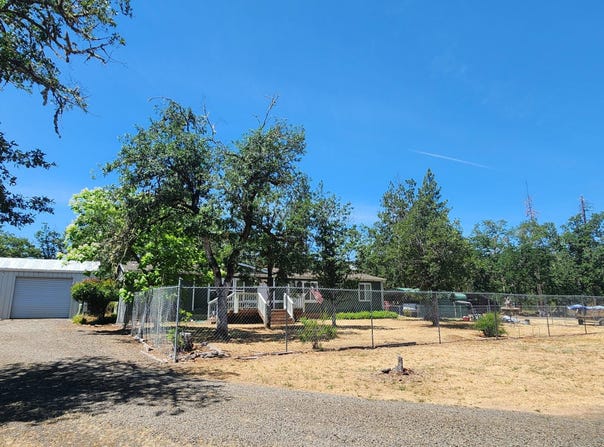 685 Rogue Air Drive, Shady Cove, OR 97539