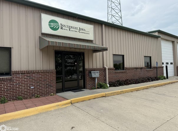 1801 Grove Avenue, Corning, IA 50841