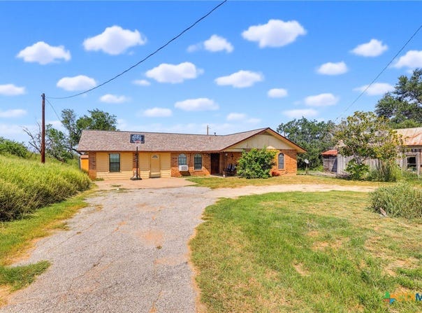 150 Fm 1303, Floresville, TX 78114