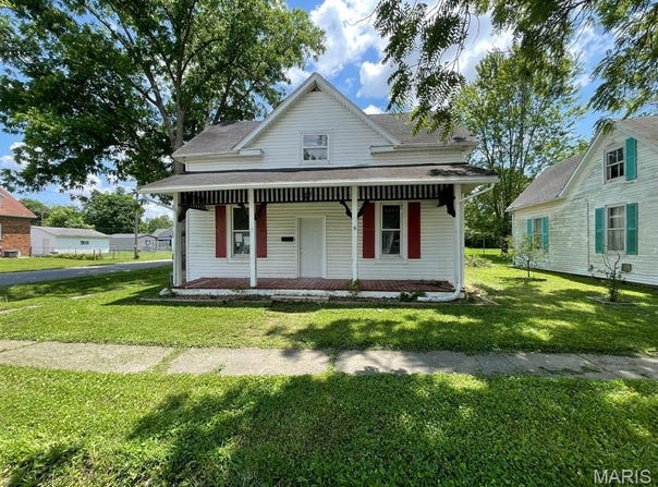 501 S Clinton Street, New Athens, IL 62264