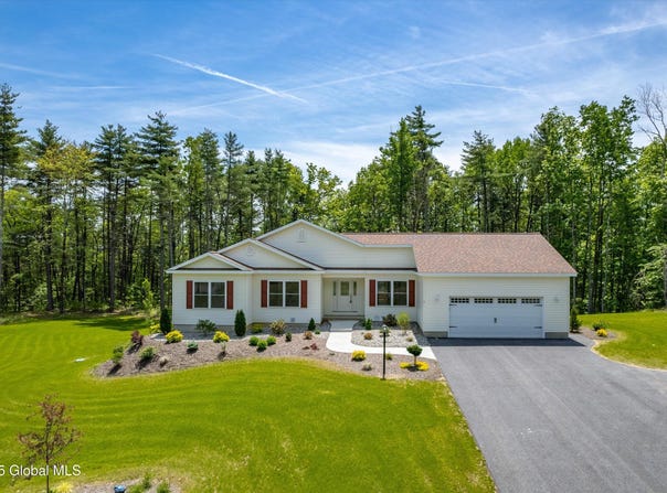 7 Mountainview Terrace, Queensbury, NY 12845