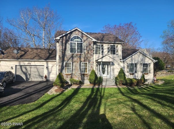 814 Clearview Drive, Long Pond, PA 18334