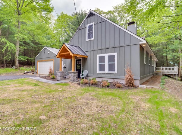 1563 Sullivan Trail, Tannersville, PA 18372