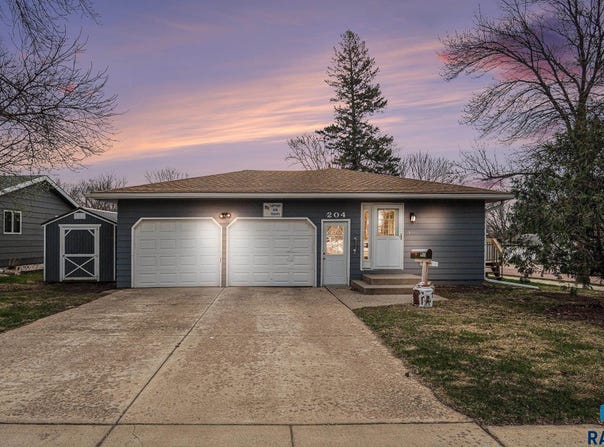 204 West Ave N, Madison, SD 57042