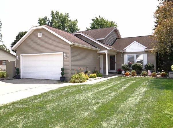 1334 W Grant Street, Bremen, IN 46506-2211