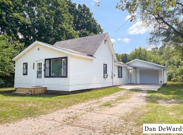 206 Walnut Street, Howard City, MI 49329