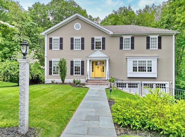 24 Cory Lane, Reading, MA 01867