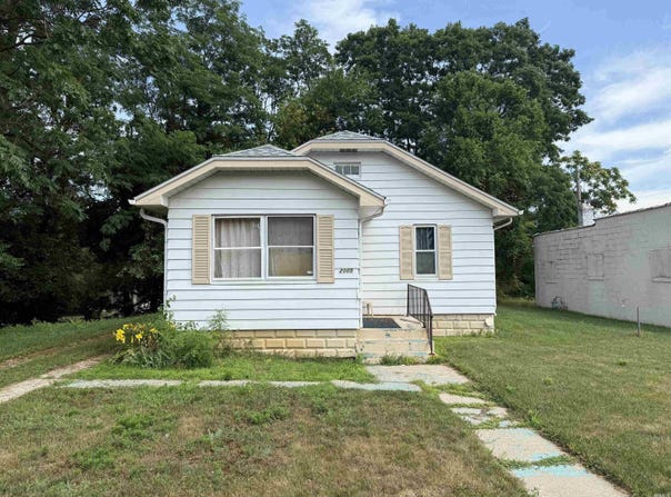 2005 Prairie Avenue, South Bend, IN 46613