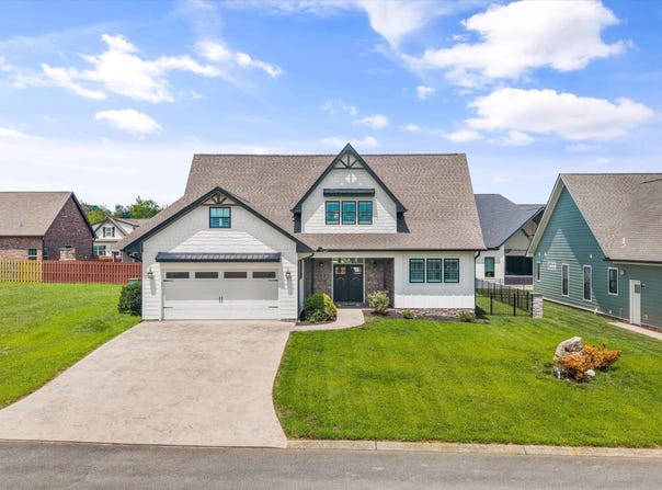 819 Cape Hatteras Light, Loudon, TN 37774